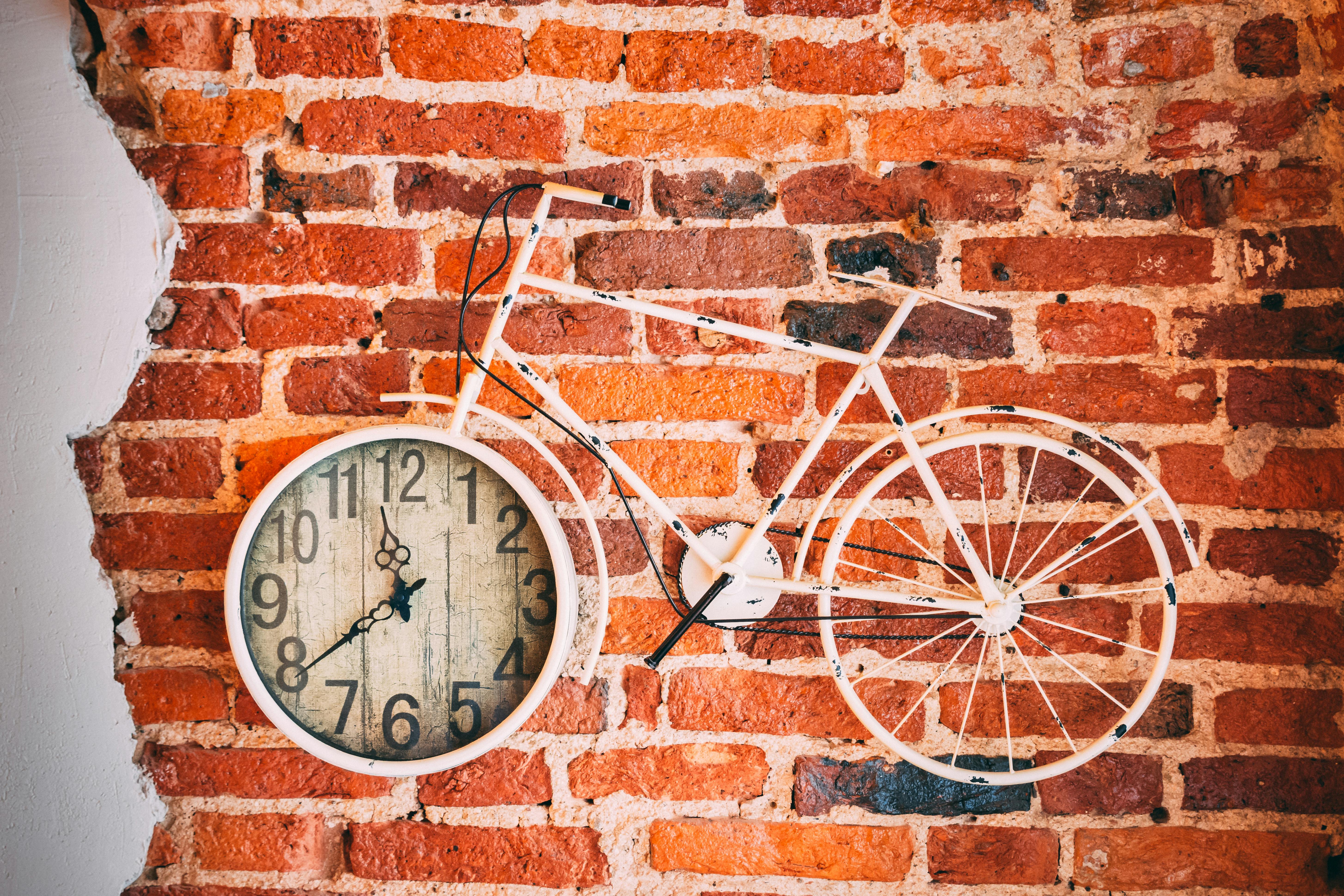 The Best Wall Clocks for Modern Home Decor: Timeless Pieces to Elevate Your Space